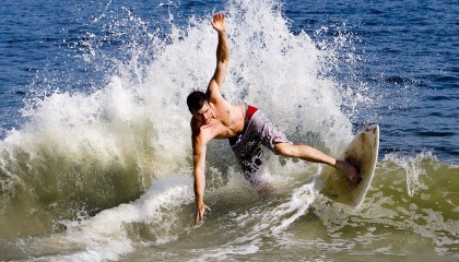 开云体育移动版-半场比分：54-51，北京微弱领先，比赛悬念不断！，半全场比分推荐